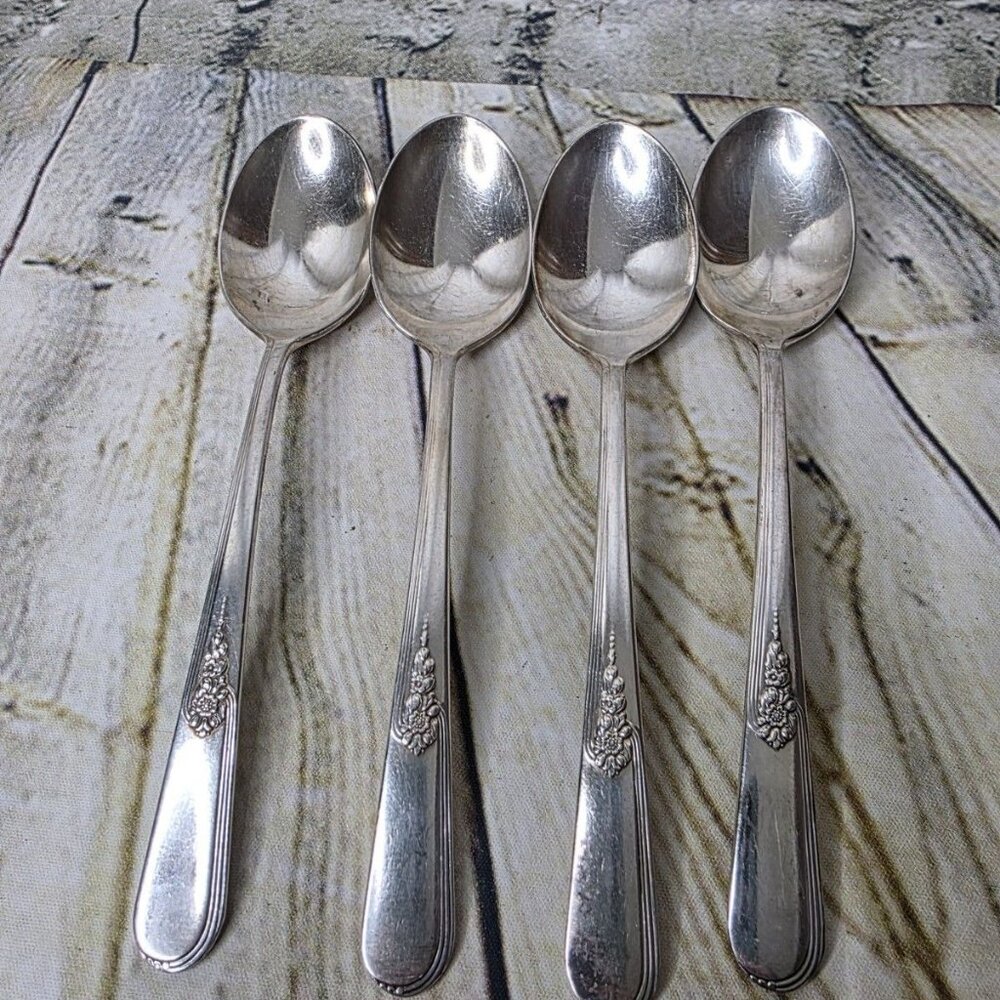 Holmes & Edwards YOUTH I.S. Silverplate Soup Spoons Set of 4  Appx 6.75"